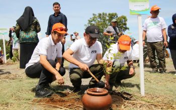 Menko PMK Ajak Seluruh Masyarakat Indonesia Menanam Pohon untuk Mitigasi Bencana Hidrometeorologi 4 IMG 20251121 WA0054
