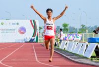Atlet Sumut Sultan F Hasibuan Persembahkan Perak di Kejuaraan Atletik U18 & U20 Asia Tenggara 2025 12 Atlet Indonesia Asal Sumut, Sultan Hasibuan usai finish di urutan kedua dinomor Lari 3000m U18 Putra Kejuaraan Atletik Asia Tenggara U18 & U20 2025 di Stadion Madya Atletik, Sumut Sport Center, Deli Serdang, Senin (17/11/2025). (Foto : Dinas Komunikasi dan Informatika Provinsi Sumut / Imam Syahputra)