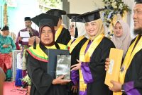 Wujudkan Lansia SMART, 29 Siswa Sekolah Lansia Harapan Bangsa Desa Putri Sembilan Resmi Diwisuda 18 52535009578 img 20251229 wa0000