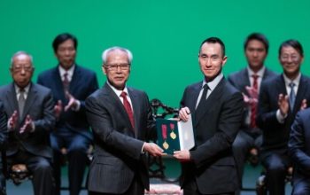 Melco’s "House of Dancing Water" team is honored with Medal of Merit 7 728191 Photo jpeg 400x0