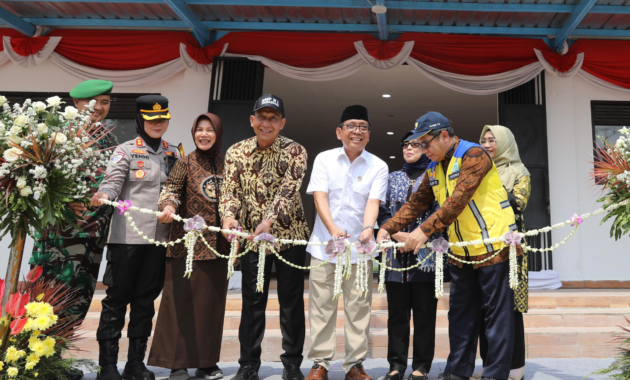 Menko PMK Resmikan Ruang Kelas Baru SMP Negeri 1 Padangan, Tegaskan Komitmen Kualitas Pendidikan dan Pembangunan Manusia