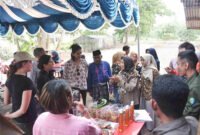Monev di Desa Teluk Pampang, YKAN Dorong Masyarakat Pesisir Kembangkan Olahan Biota Mangrove