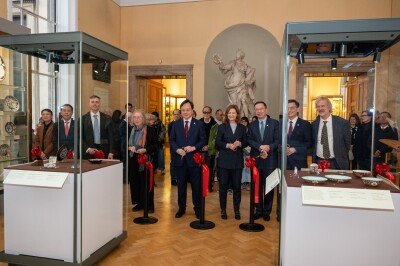 CUHK Art Museum and Cambridge’s Fitzwilliam Museum launch landmark joint exhibition: "An Enamel Revolution: China and the World" 1 828599 01 ANE1 jpg