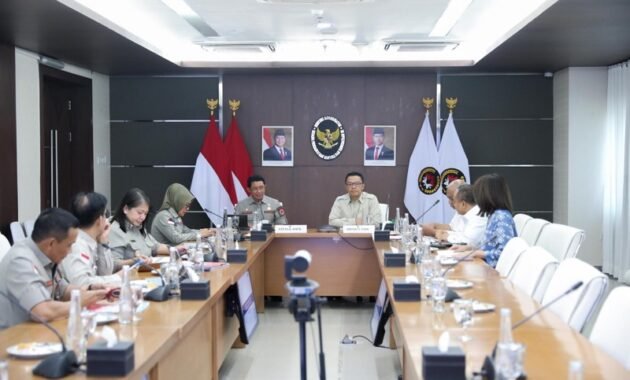 Menko PMK Sugiono Percepat Upaya Rehab-Rekom Pascabencana Aceh-Sumatra dan Penanganan Bencana Karhutla